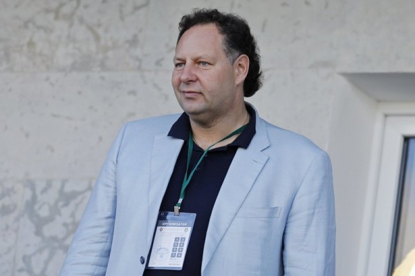 &laquo;Тренер решил, раз я русский, должен что-то выпивать алкогольное. Нюхал постоянно минералку&raquo;. Жизнь нашего легионера в Голландии